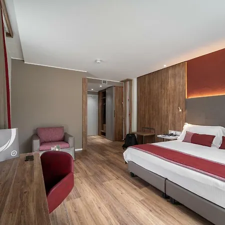 Th Hotel 4*